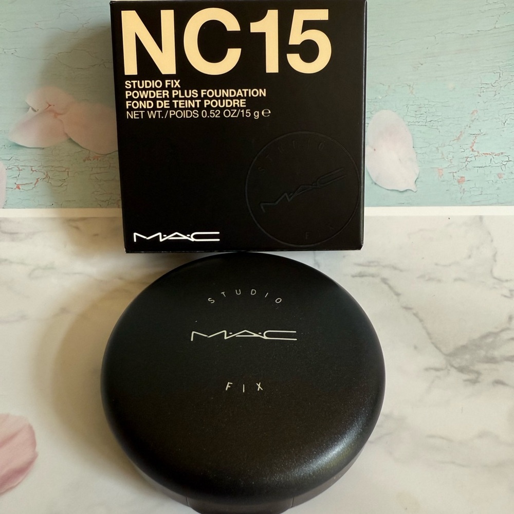 MAC Cosmetics Studio Fix Powder Foundation - NC15 - Picture 3 of 7